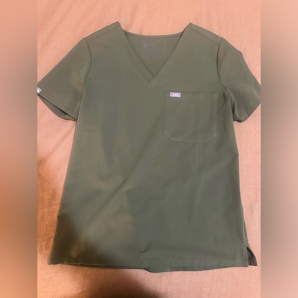 New - Olive Green Catarina One-Pocket Scrub Top - Figs size S